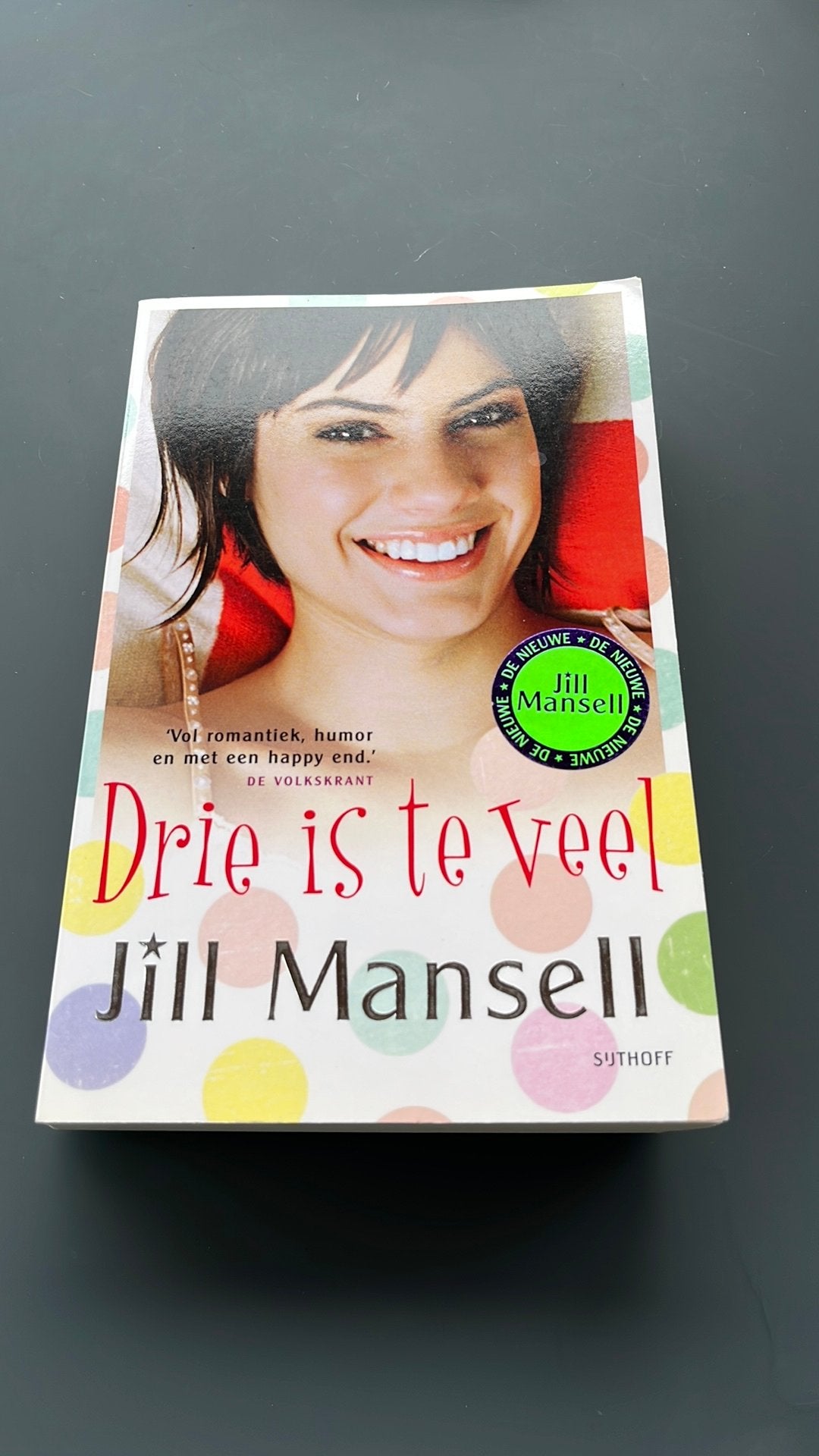 Jill Mansell - Drie is te veel, Ophalen of Verzenden, Zo goed als nieuw, Jill Mansell