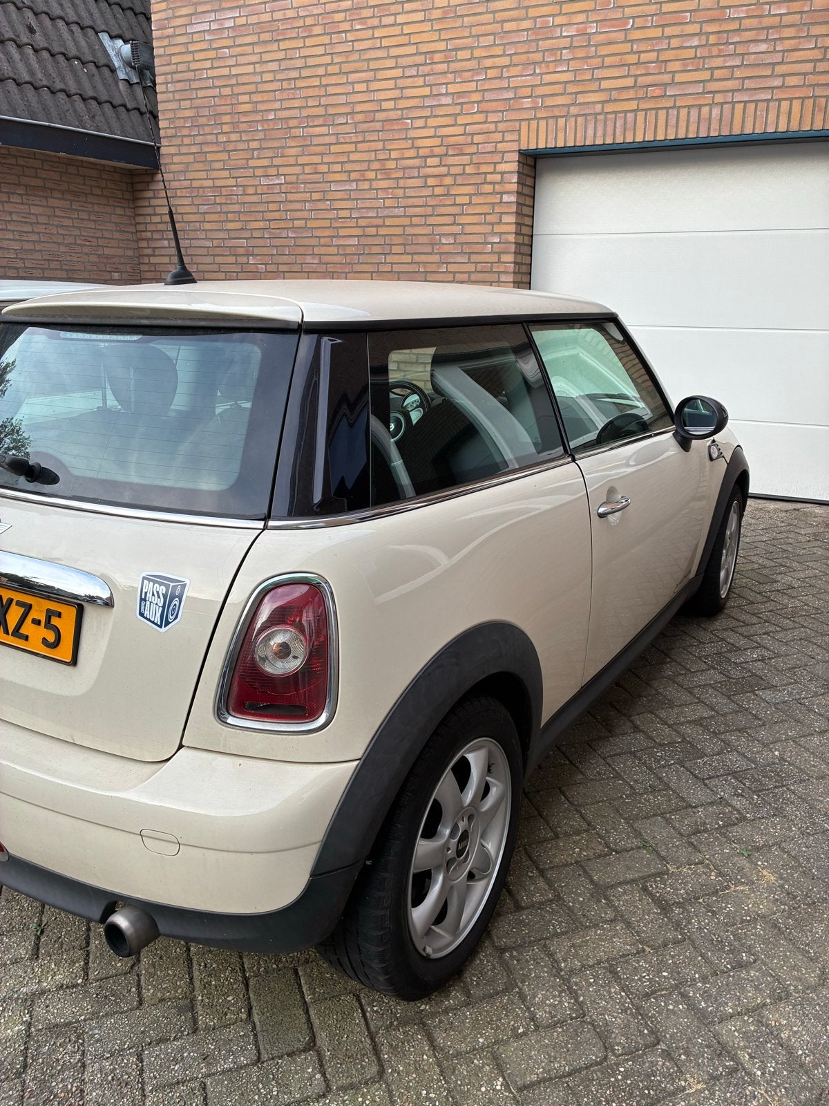 Mini (r56) 1.4 95pk 2008 Wit, Voorwielaandrijving, 4 stoelen, 19 km/l, Geïmporteerd