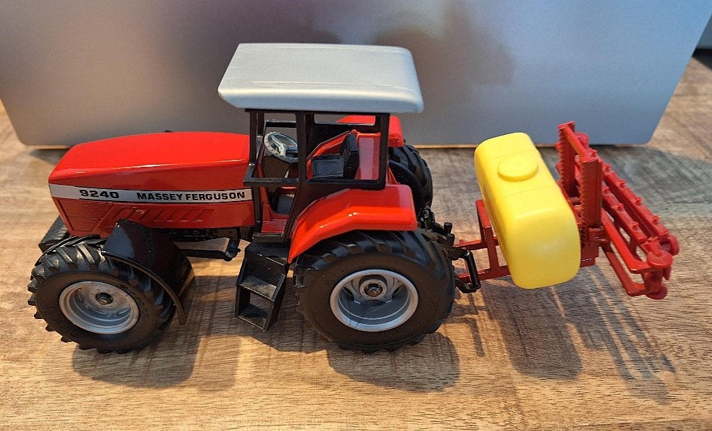 Massey Ferguson 9240 Tractor met Veldspuit Speelgoed, Ophalen of Verzenden