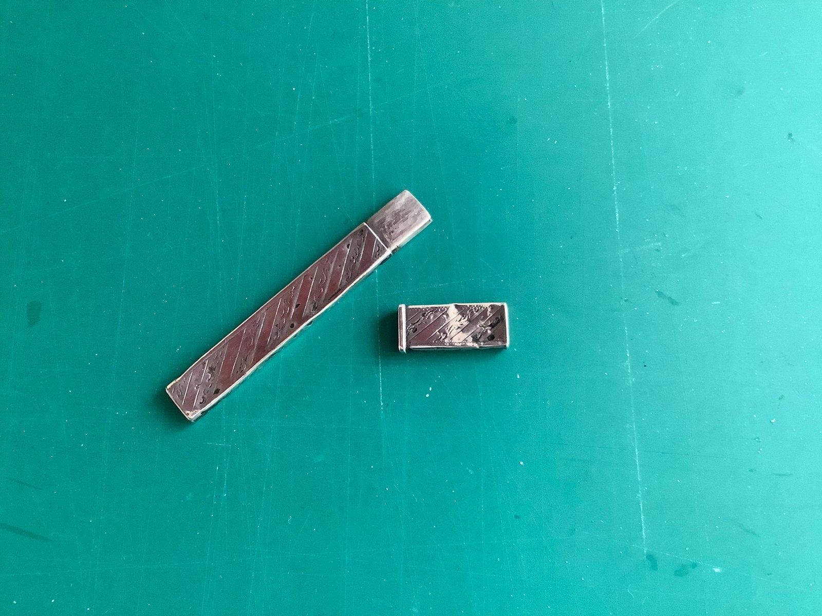 Antieke zilveren naaldenkoker. Gegraveerd, zilver. Folklore., Antiek en Kunst, Ophalen of Verzenden, Zilver