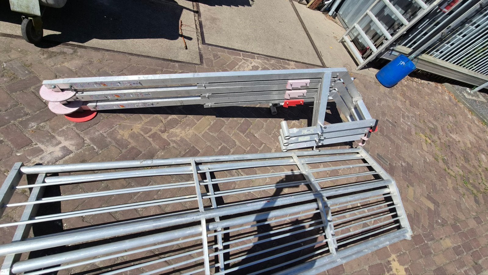 Te koop set dakrand beveiliging 6 mtr rss nieuw/gebruikt, Doe-het-zelf en Verbouw, Steigers, Overige typen, Minder dan 2 meter