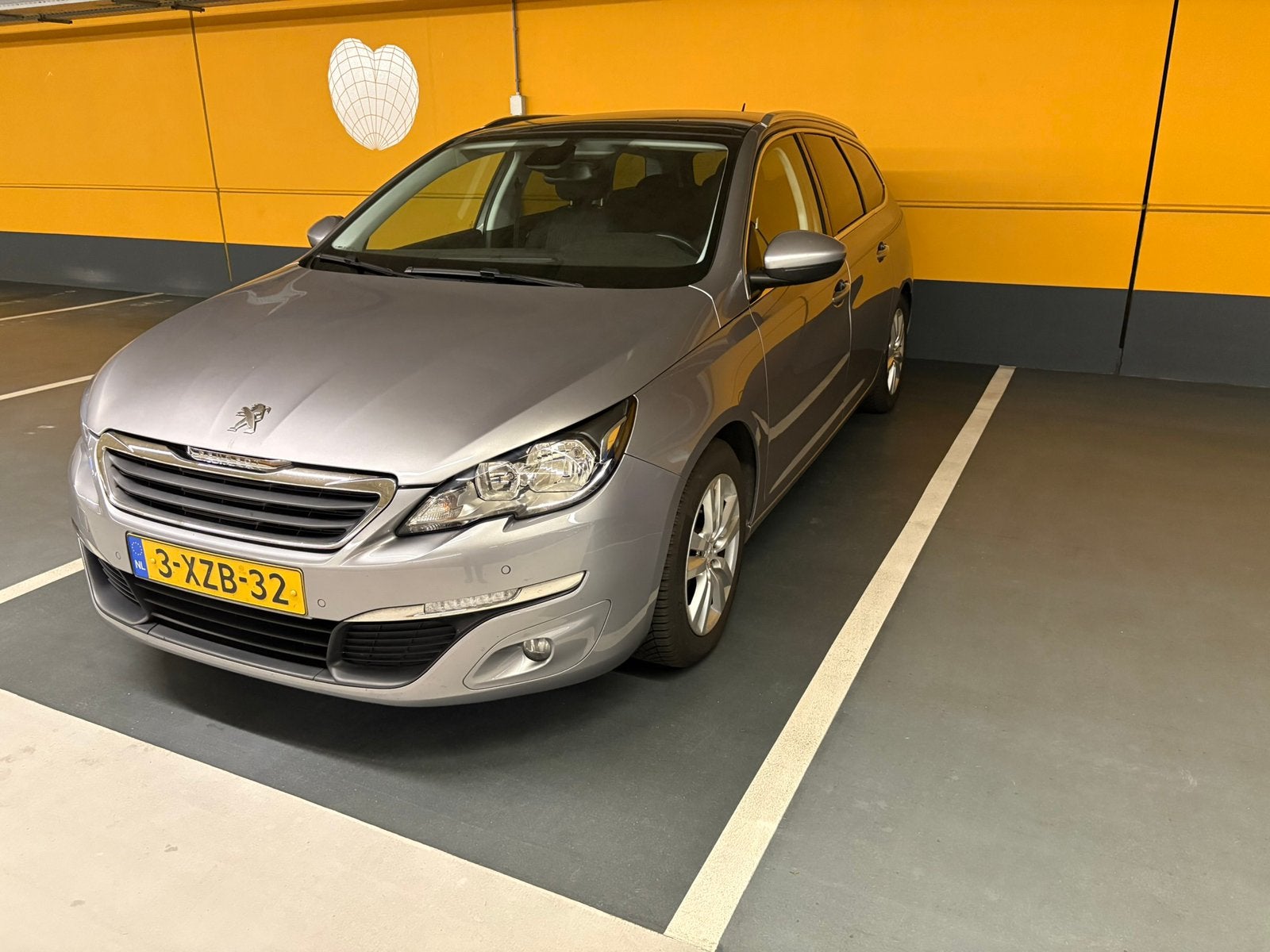 Peugeot 308 SW 1.2 E-thp 81KW/110PK 2014 Grijs, Auto's, 1199 cc, 1165 kg, Origineel Nederlands, Stationwagon
