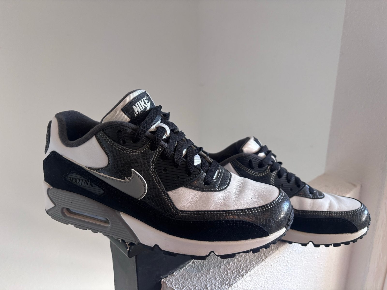 Nike Air Max 90 Snake - Zwart/Wit 42,5, Ophalen, Gedragen, Zwart, Sneakers of Gympen