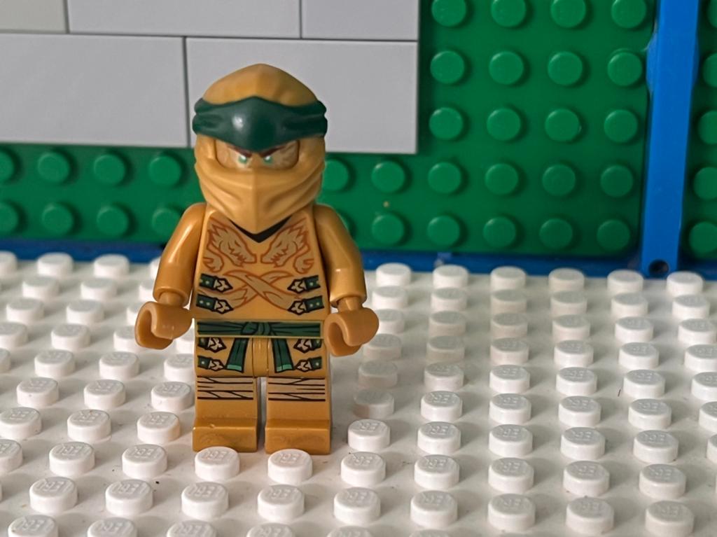 Lego lloyd ninjago gouden minifiguur, Ophalen of Verzenden, Zo goed als nieuw