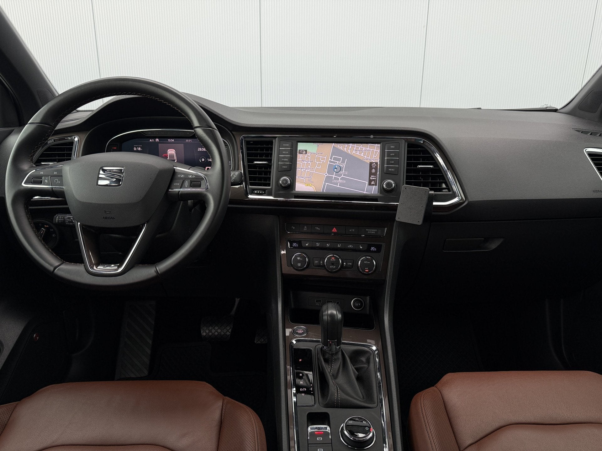 SEAT Ateca 1.4 EcoTSI FR Business Intense Schuifdak/Carplay., Gebruikt, 4 cilinders, 150 pk, Automatische klimaatregeling