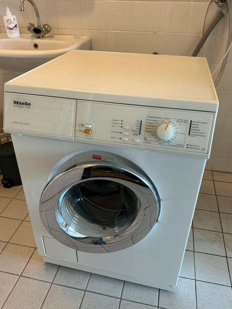 Miele Novotronic wasmachine, Witgoed en Apparatuur, Wasmachines, Gebruikt, Voorlader, 4 tot 6 kg, 85 tot 90 cm, 1200 tot 1600 toeren