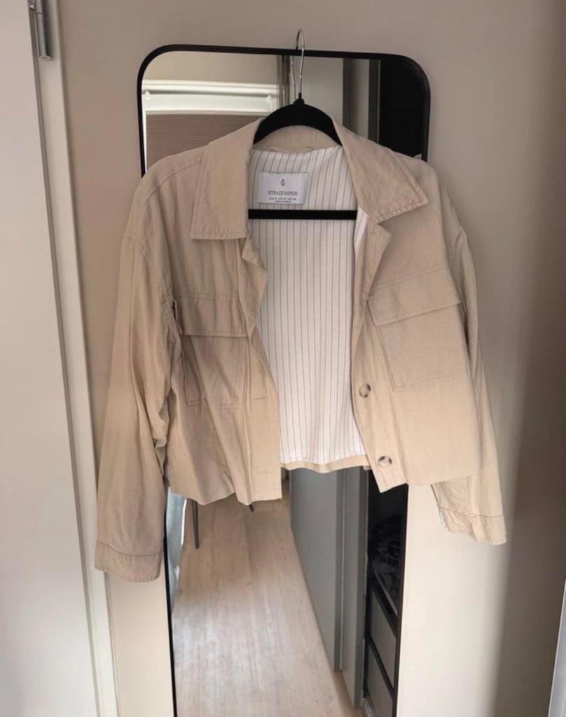 Stradivarius beige cropped jasje maat S, Kleding | Dames, Ophalen of Verzenden, Zo goed als nieuw, Maat 36 (S), Beige