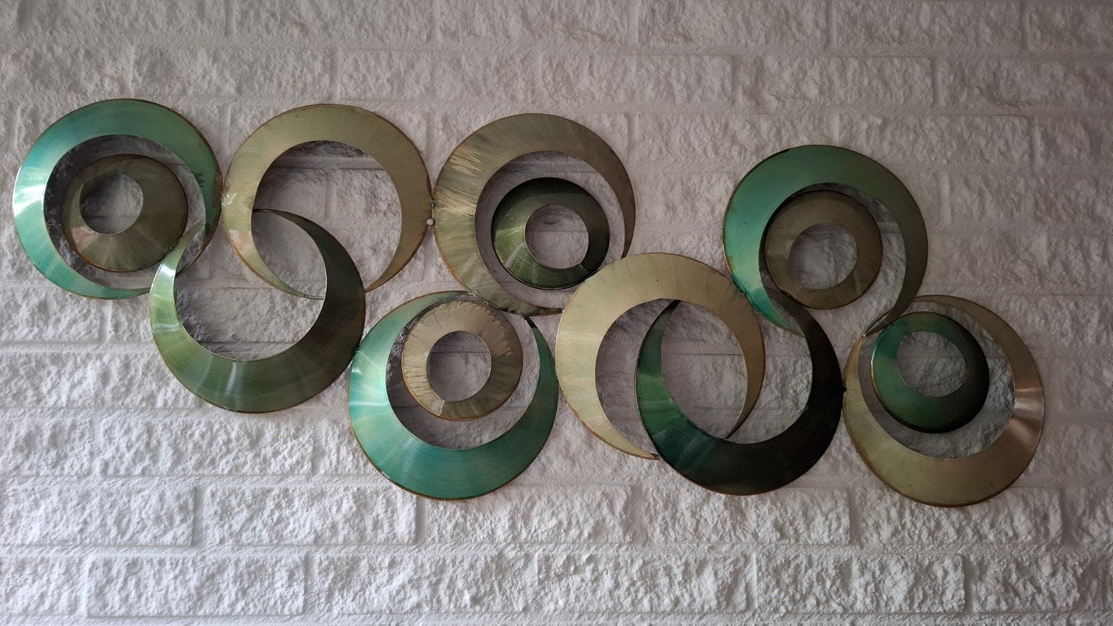 Metalen wanddecoratie in groentinten, Ophalen, Metaal, Wandsculptuur, Meerkleurig