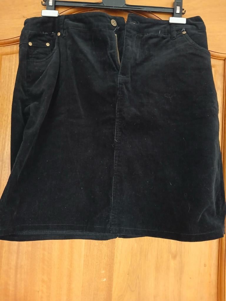 Korte zwarte corduroy rok maat 46., Kleding | Dames, Rokken, Zwart, Maat 46/48 (XL) of groter, Ophalen of Verzenden, Zo goed als nieuw