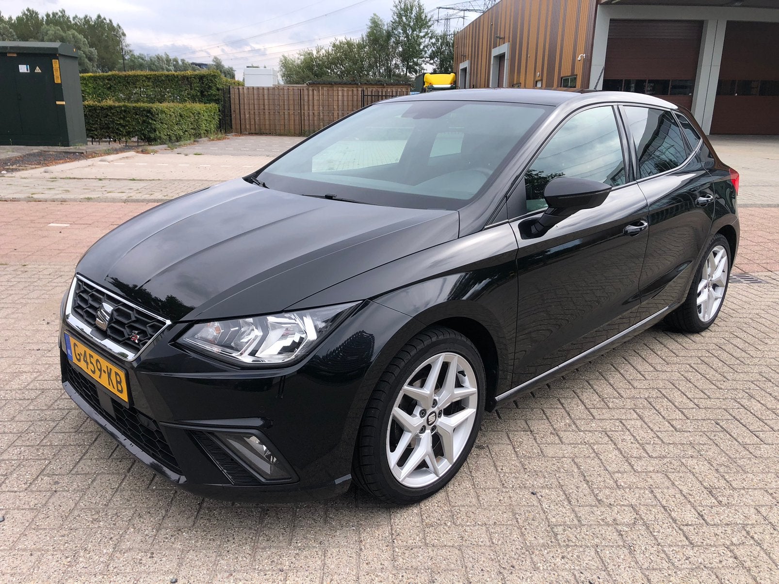 Seat Ibiza 1.0 Tsi Fr Navi Carplay Camera Pdc, Voorwielaandrijving, 40 €/maand, Zwart, 95 pk