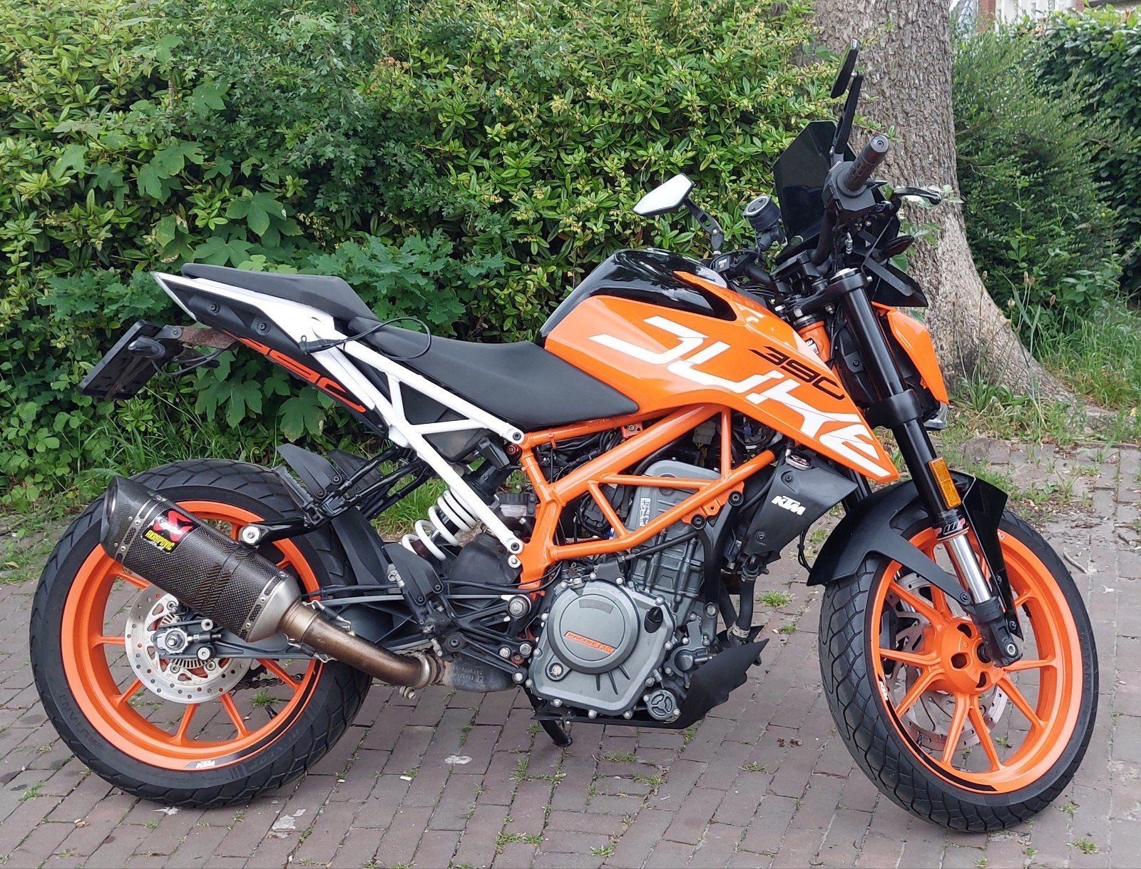 KTM 390 Duke (2018) - Met Akrapovic en handvatverwarming, Motoren, Ophalen, Gebruikt