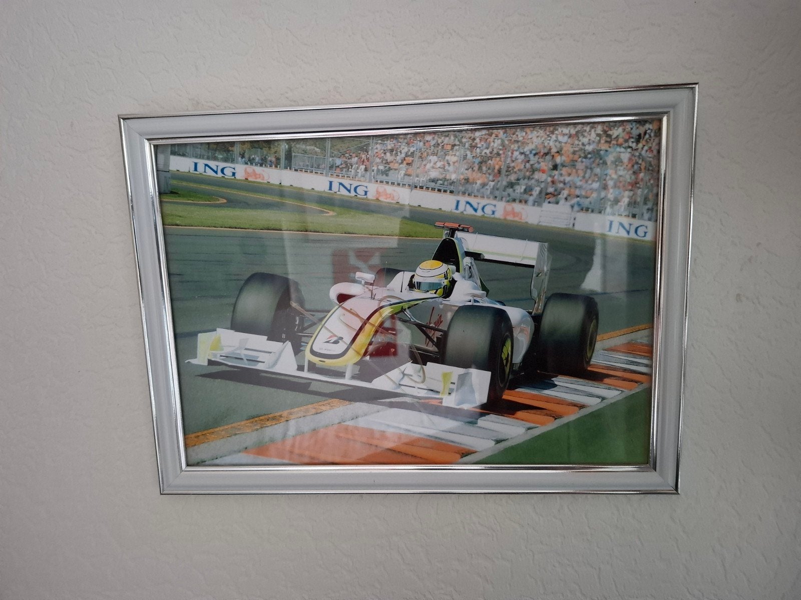 Jenson Button Brawn GP Mercedes F1 2009 gesigneerde foto, Ophalen of Verzenden, Zo goed als nieuw, Formule 1
