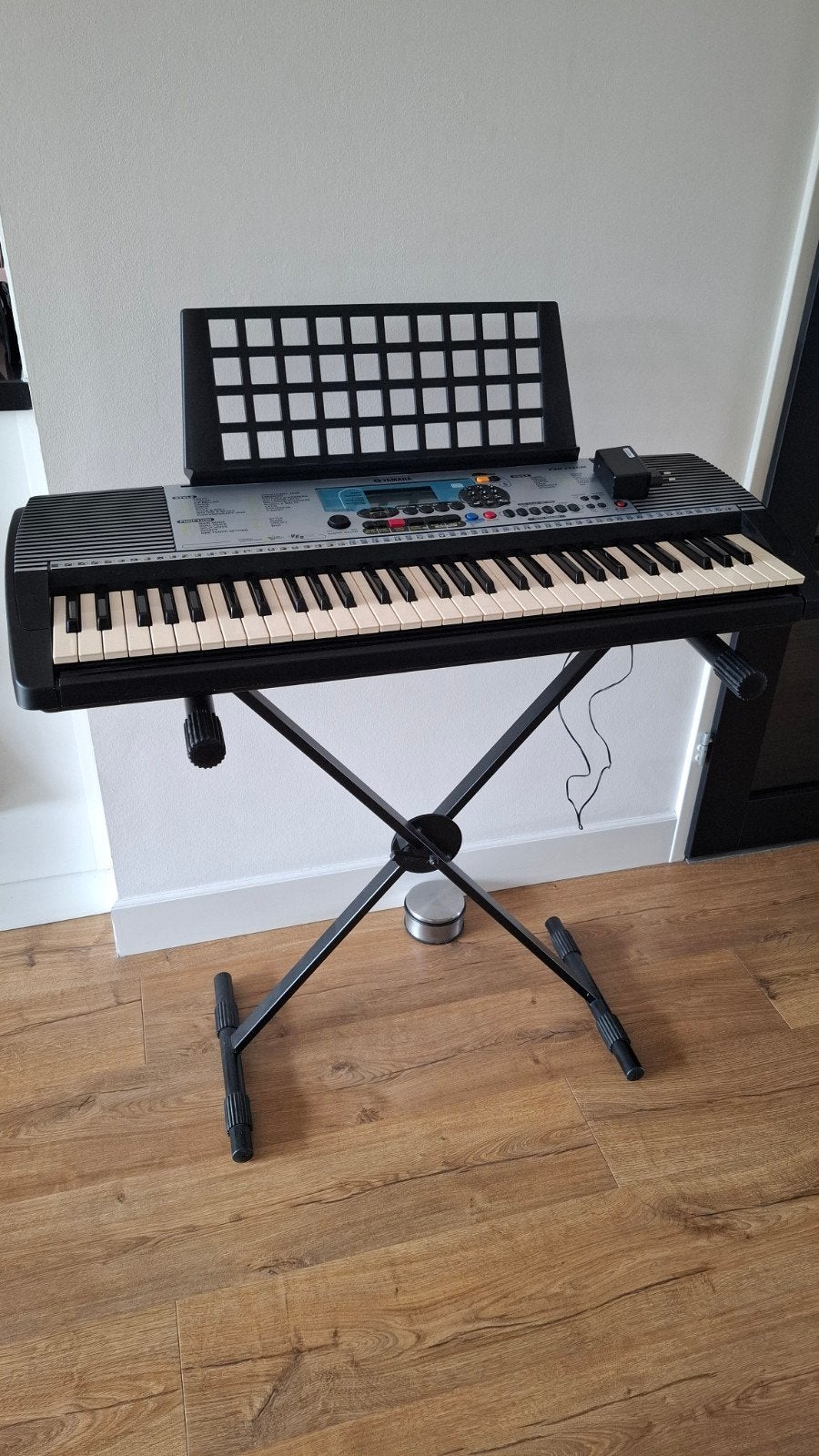 Yamaha PSR-225GM Keyboard met standaard en hoes, Ophalen, Yamaha, Aanslaggevoelig, 61 toetsen