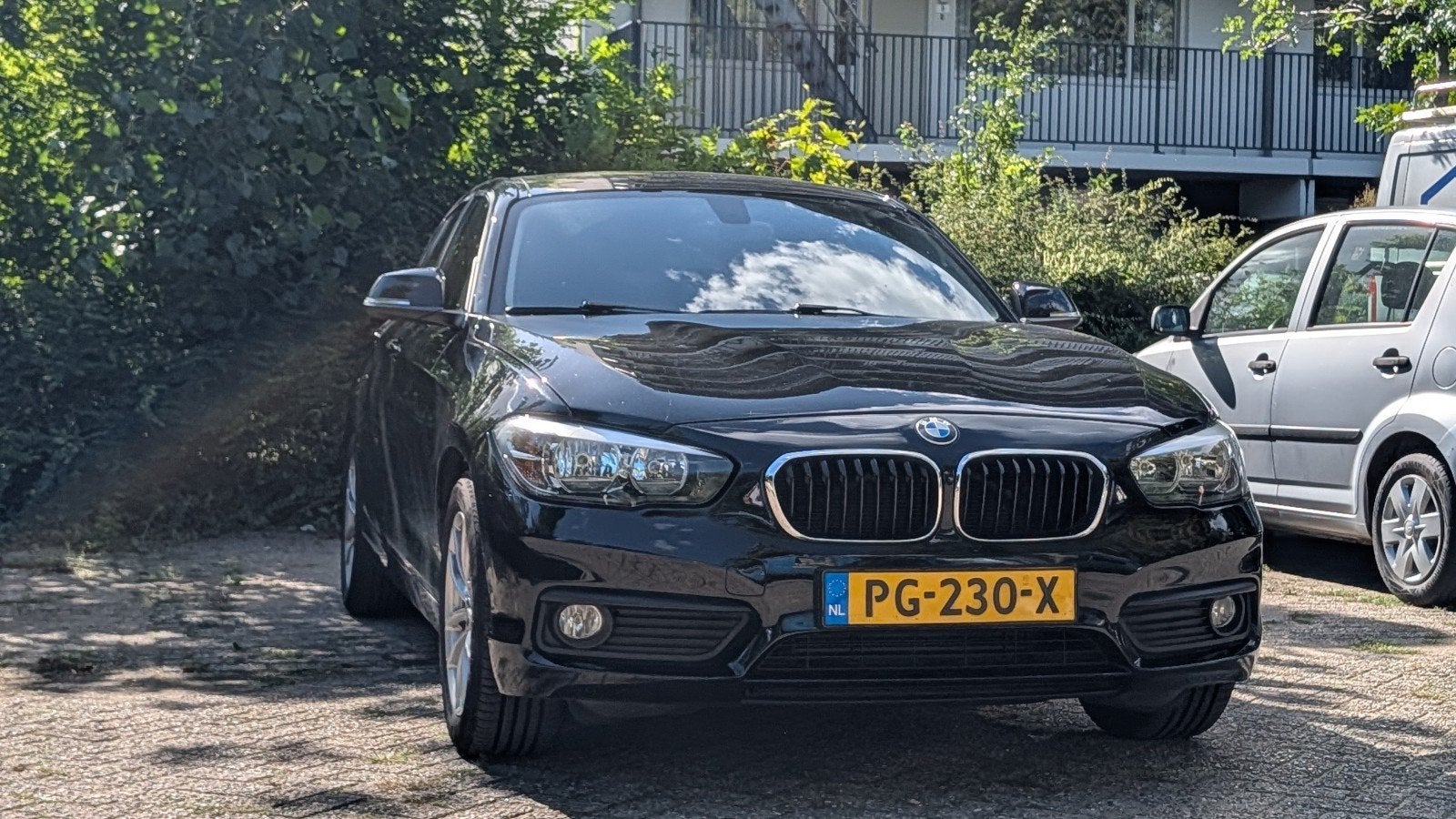 Nette BMW 116i | CarPlay, Parkeer sensor, Getint, Top onderh, 1-Serie, 1280 kg, Zwart, Zwart