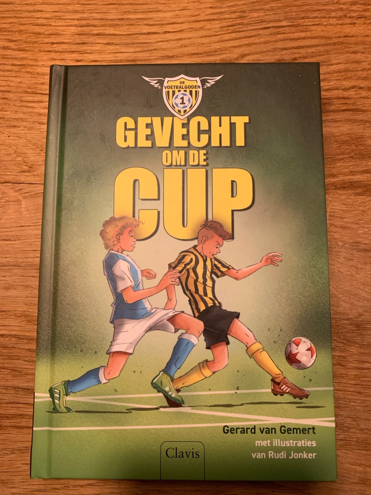 De Voetbalgoden: Gevecht om de Cup - Gerard van Gemert, Boeken, Ophalen of Verzenden, Zo goed als nieuw, Fictie algemeen