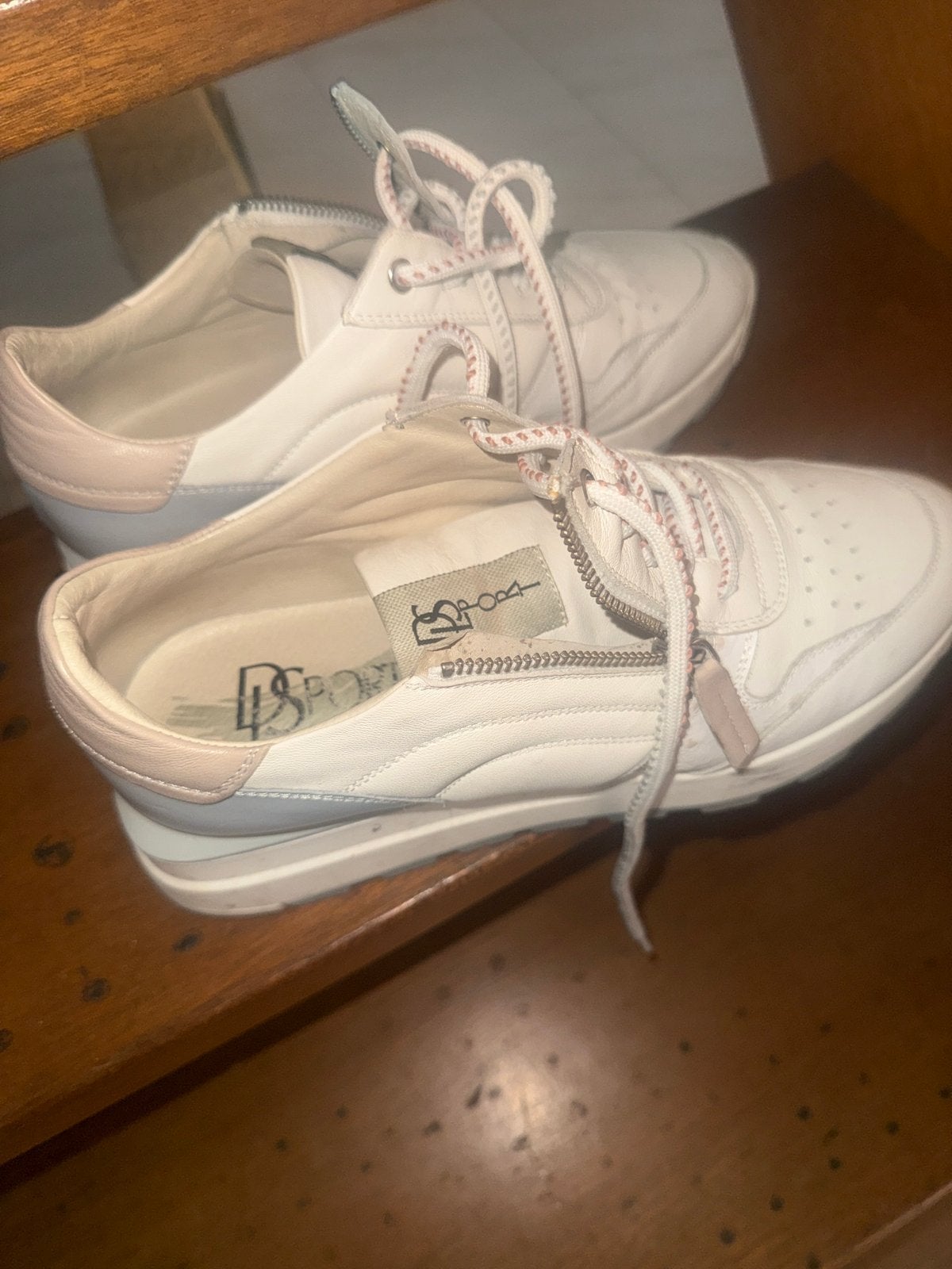 Witte DSQUARED2 sneakers met rits en roze veters, Ophalen, Zo goed als nieuw, Wit, Sneakers of Gympen