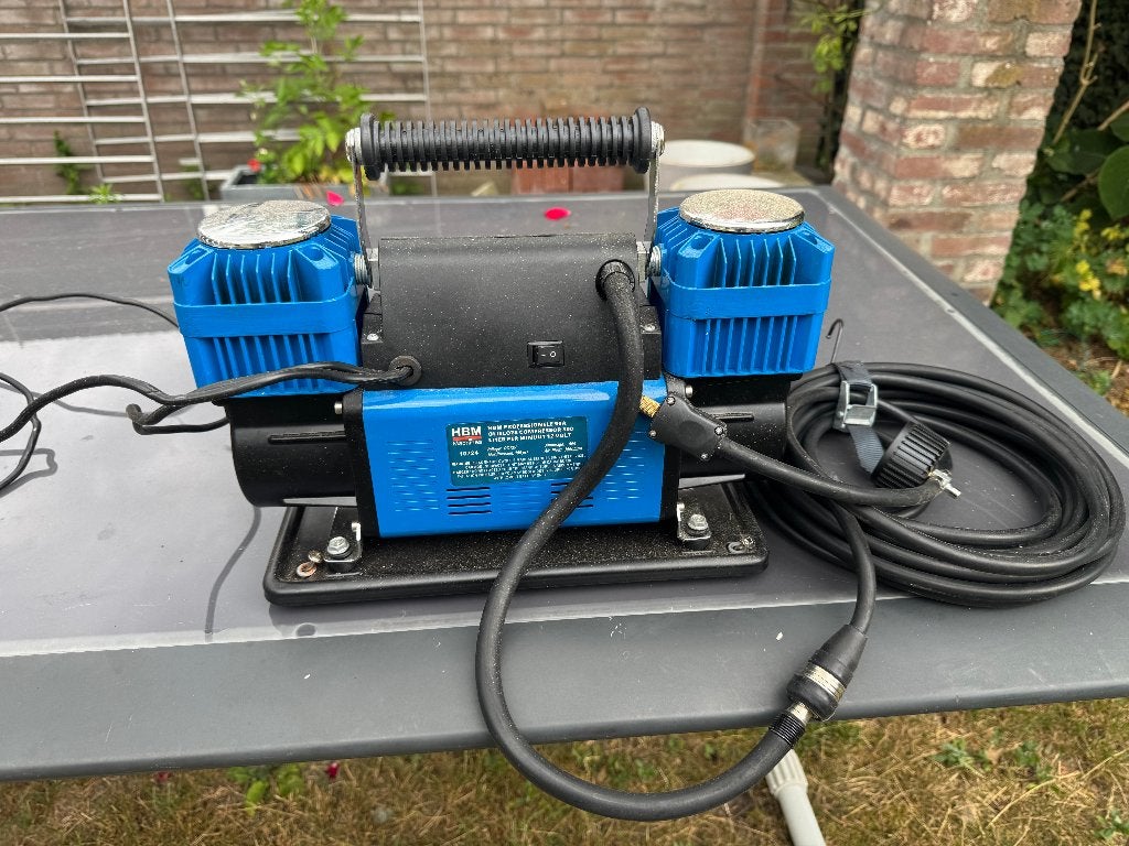 HBM Olieloze Compressor 12V - Zonder Krokodillenbekken, Ophalen, Gebruikt, 10 bar of meer, 200 tot 400 liter/min