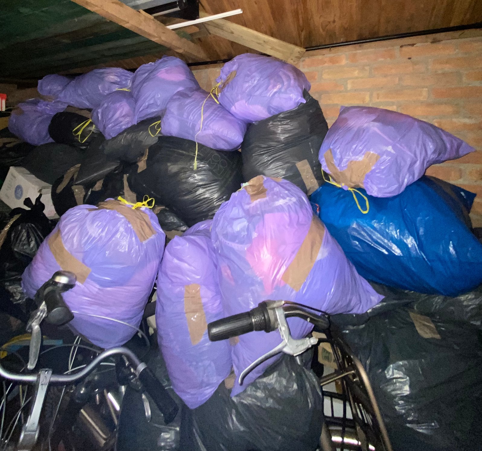 KOOPJE! Mega grote partij 630+ stuks gesorteerde kleding, Kleding | Dames, Dames-kledingpakketten, Zo goed als nieuw, Ophalen