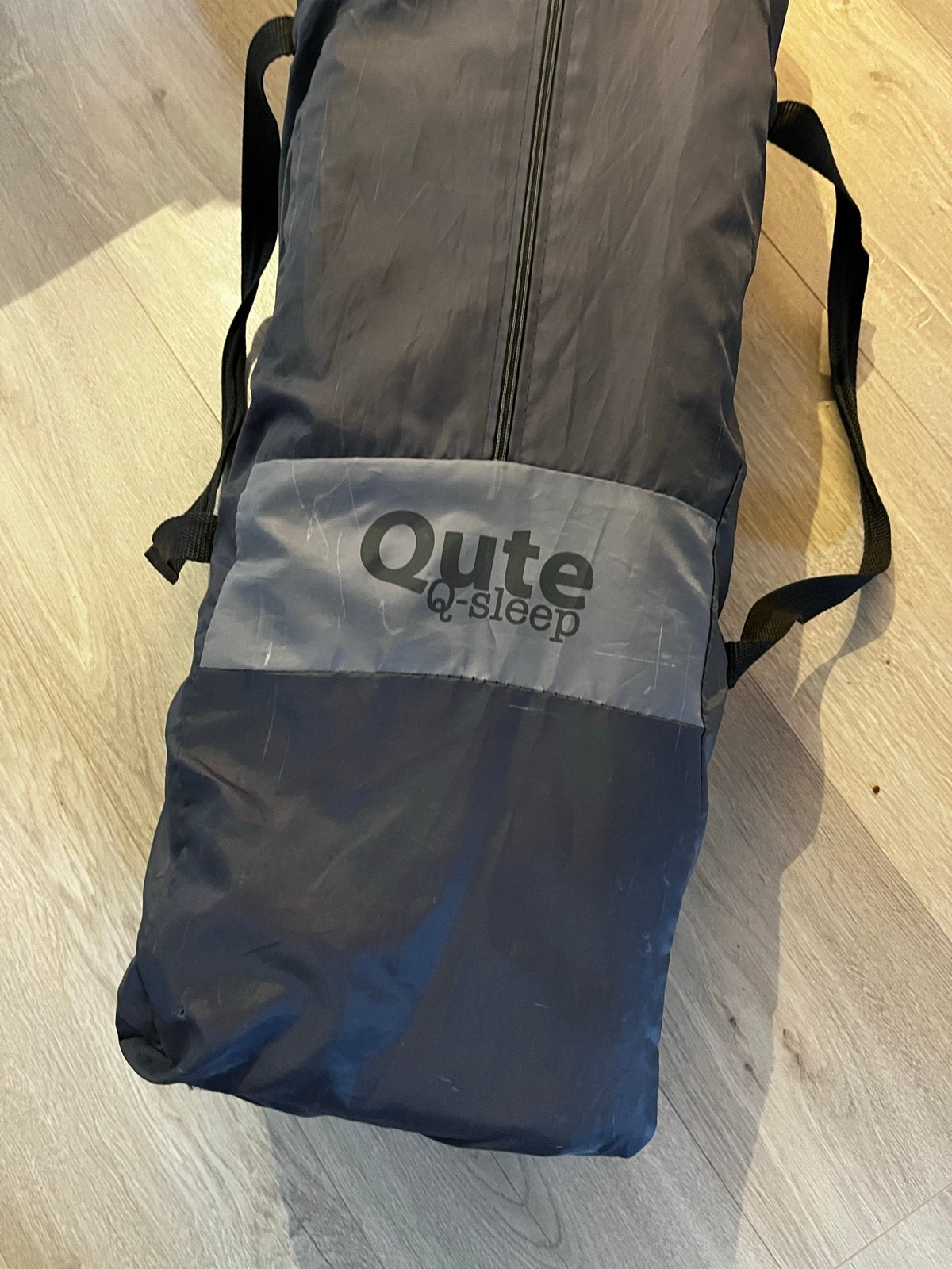 Campingbedje Qute Q-sleep met matras en klamboe, Ophalen, Zo goed als nieuw, Minder dan 140 cm, Matras