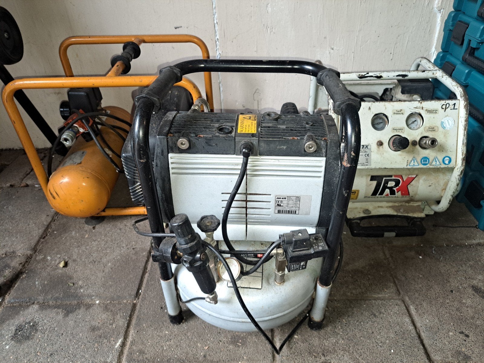 partij compressors 3 stuks partij handel, Minder dan 25 liter, Ophalen, Gebruikt, Minder dan 200 liter/min