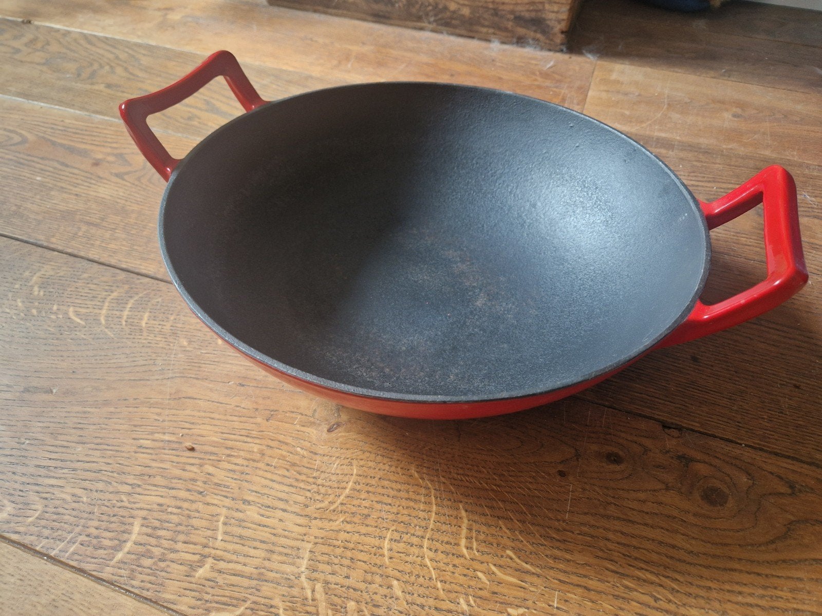 Gietijzeren Wokpan met Rode Handvatten, Ophalen of Verzenden, Gietijzer, Wok