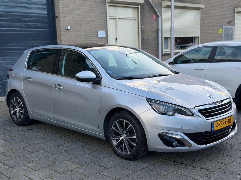 Peugeot 308 1.6 THP Première keyless Pano Clima trekhaak cr, Auto's, Peugeot, Euro 5, 125 pk, Gebruikt, Zwart