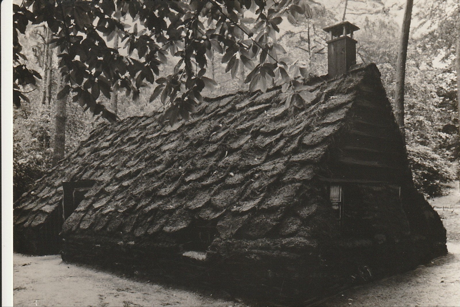 ONSTWEDDE PLAGGENHUT OVERGEBRACHT N. OPENLUCHTMUSEUM ARNHEM, Ophalen of Verzenden, 1960 tot 1980, Ongelopen, Gelderland