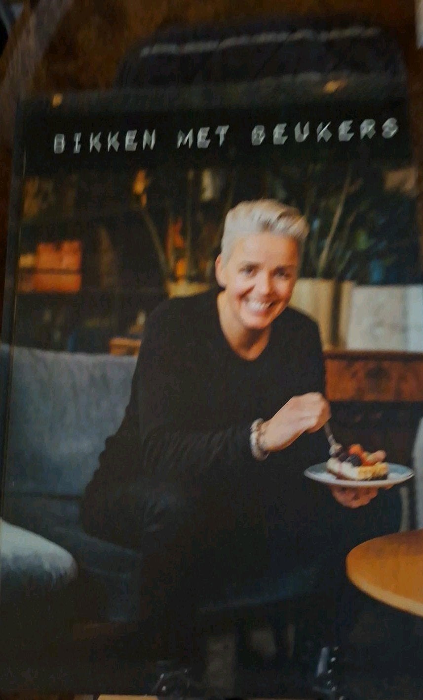 Lot Beukers – Bakken, Bikken & Bunkeren met Beukers, Ophalen of Verzenden, Zo goed als nieuw, Lot Beukers