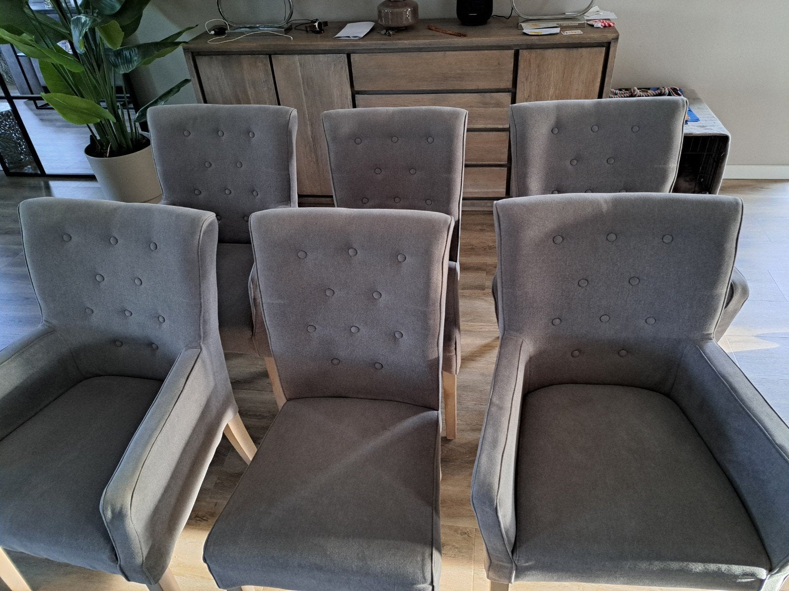 6 Grijze Eetkamerstoelen - 2 zonder armleuning, 4 met, Ophalen, Hout, Gebruikt, Grijs