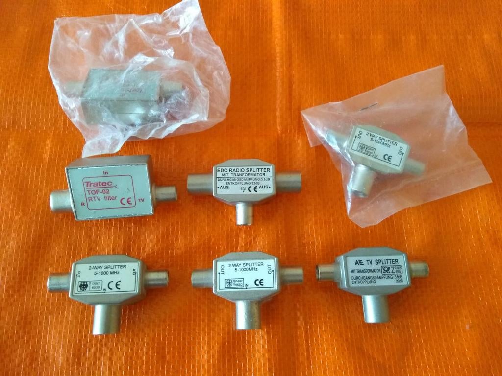 Coax splitter en een coaxkabel, Ophalen of Verzenden, Zo goed als nieuw, Minder dan 2 meter, Coaxiale kabel