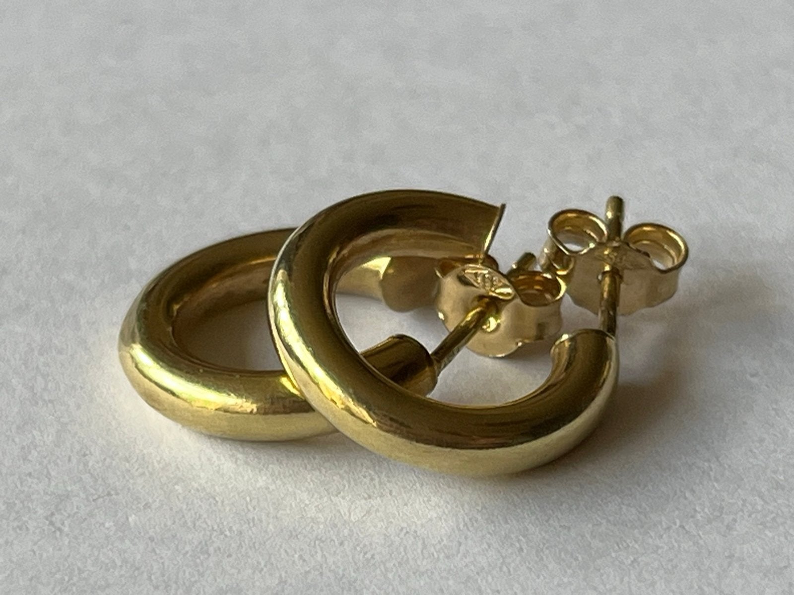 Prachtige 14K Gouden Creolen Stekers - Ongedragen, Sieraden, Tassen en Uiterlijk, Verzenden, Zo goed als nieuw, Knopjes of Stekers