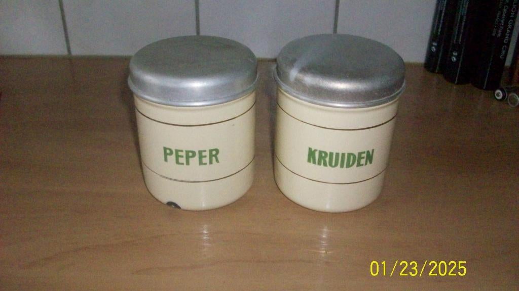 2 emaille kruidenbusjes, peper en kruiden, Ophalen of Verzenden