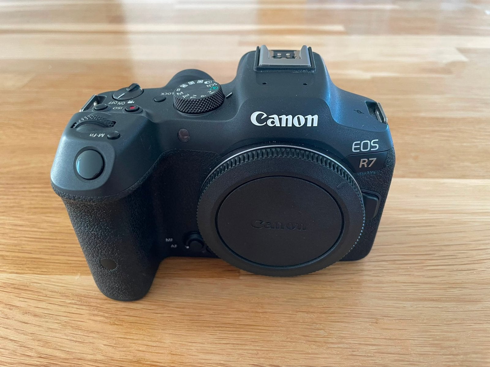 Canon EOS R7 body - zo goed als nieuw, Ophalen, Accu, Canon, Zo goed als nieuw