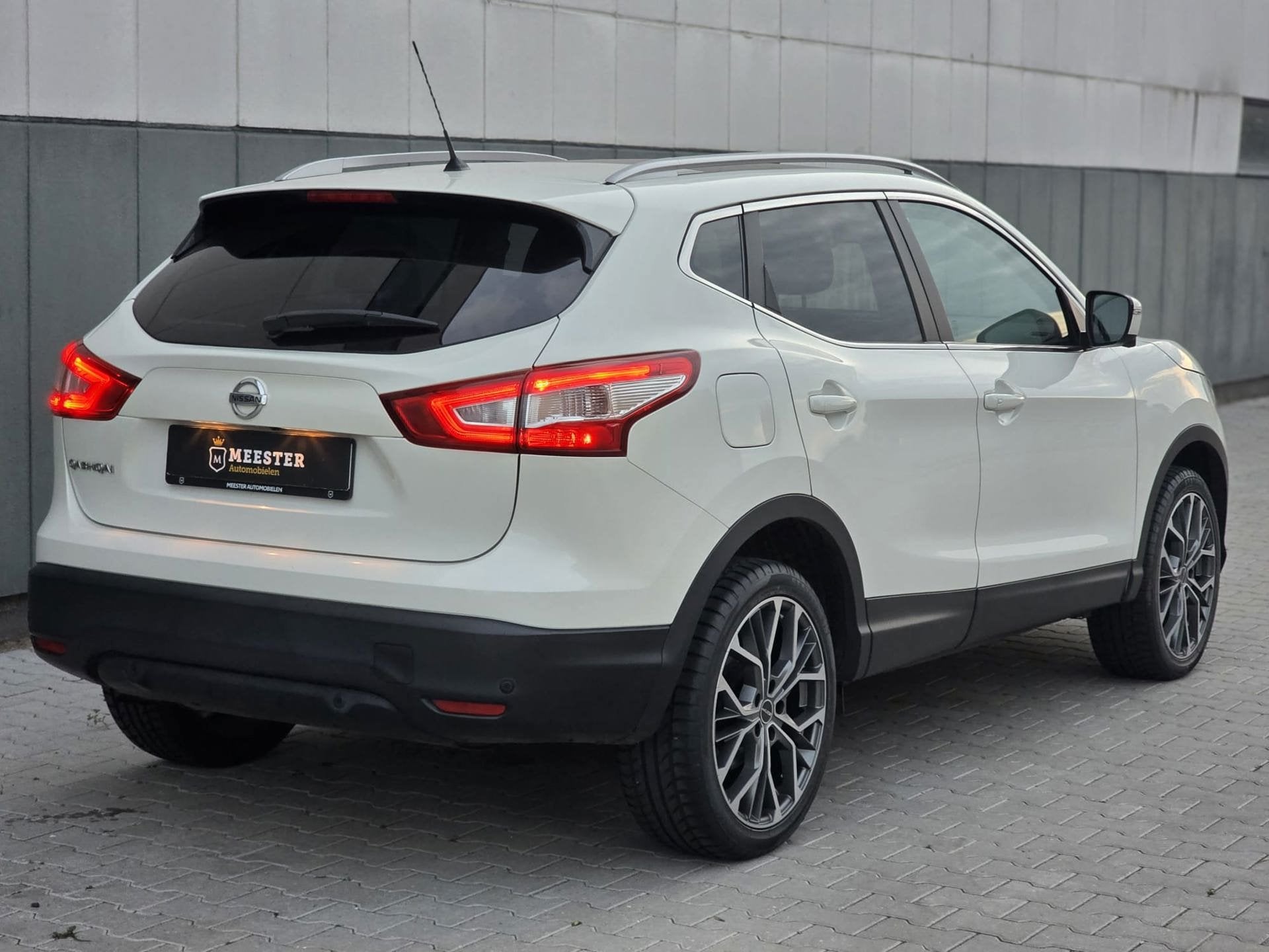 Nissan Qashqai 1.2 Tekna |PANO|NAVI|STOELVERW, Voorwielaandrijving, Automatische klimaatregeling, Stof, Gebruikt