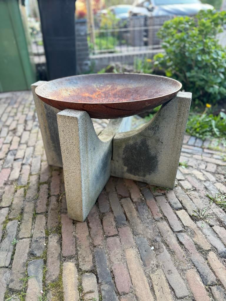 Robuuste vuurkorf met betonnen onderstel, Tuin en Terras, Vuurkorven, Ophalen, Gebruikt, Vuurkorf