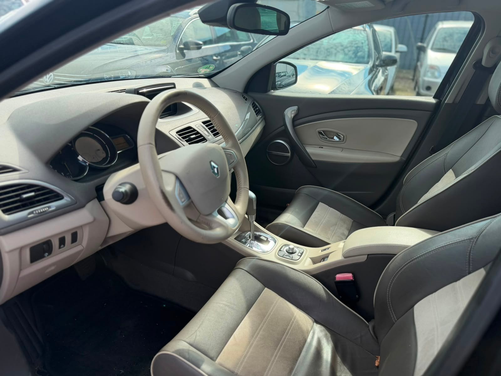 Renault Mégane Estate 2.0 Bose 2012 Zwart Automaat 119.000, Euro 5, Gebruikt, 4 cilinders, Leder en Stof