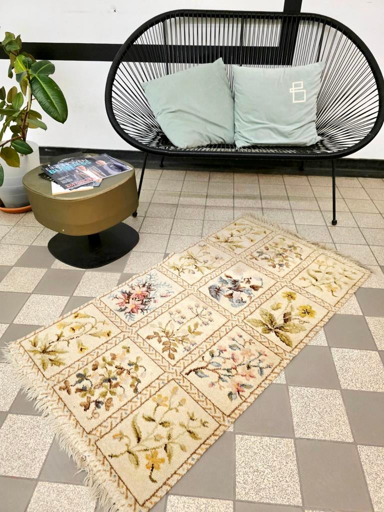 9695:  Vintage Hand-Knotted Botanical Garden Rug -Tapijten, Gebruikt, Vierkant, Overige kleuren, 100 tot 150 cm
