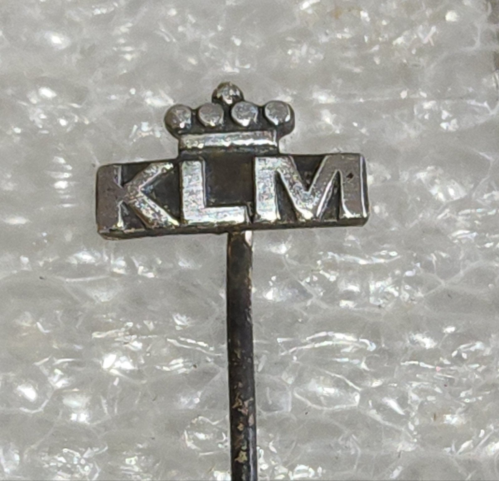 Vintage KLM Speldje met Kroon, Verzamelen, Ophalen of Verzenden, Gebruikt, Overige onderwerpen, Speldje of Pin