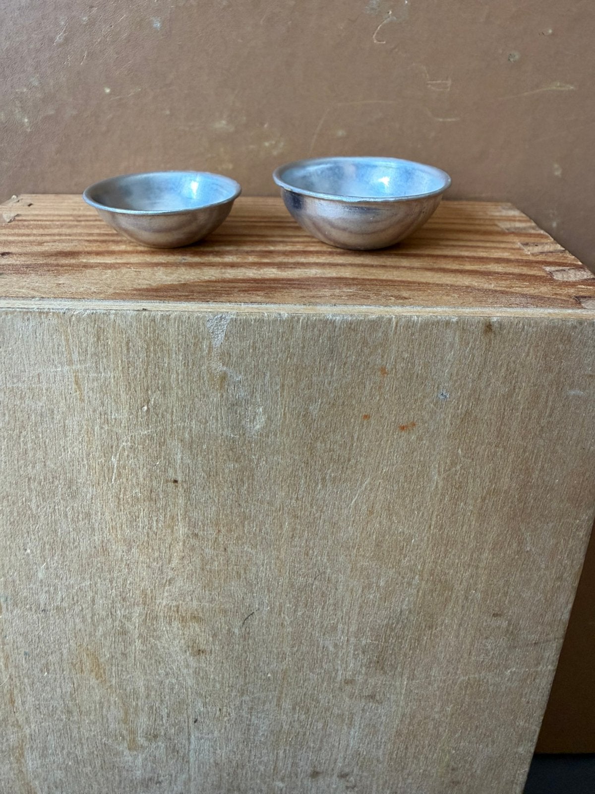 2x schaal - hxb 1x2.3 en 1x2.7cm - metaal, Ophalen of Verzenden, Zo goed als nieuw, Poppenhuis