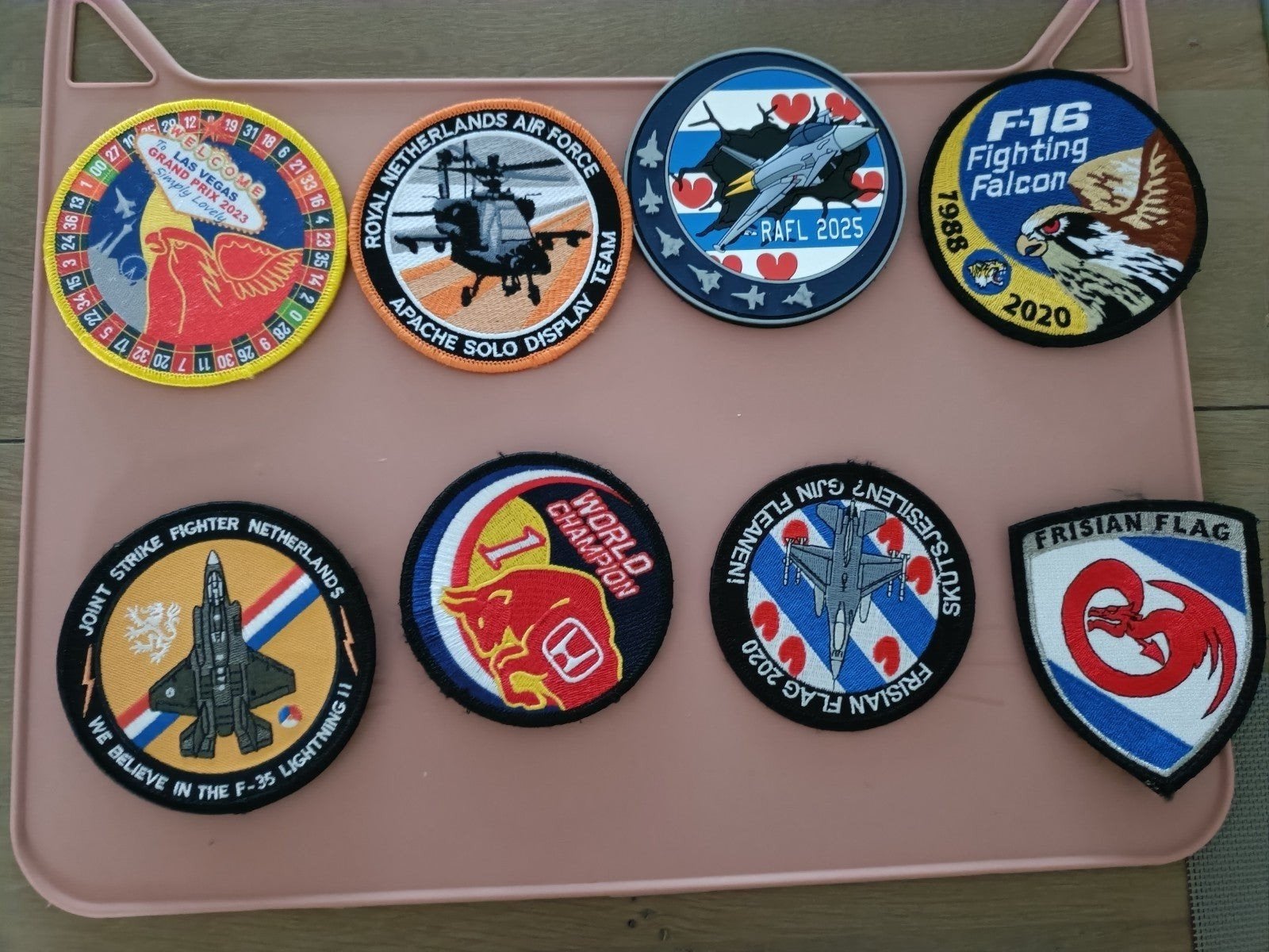 Verzameling van 8 unieke militaire en thematische patches, Ophalen of Verzenden, Zo goed als nieuw, Overige typen