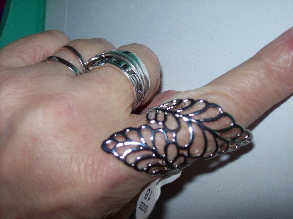 Ring Zilvertint Mooi Groot Gedraaid Blad model Maat 18, 18 tot 19, Nieuw, Dame, Zilver