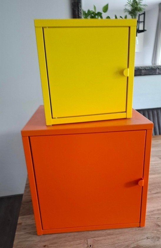 Oranje en gele metalen opbergbox Lixhult Ikea, Huis en Inrichting, Kasten | Lockerkasten, Ophalen, Zo goed als nieuw, Design & minimalistisch