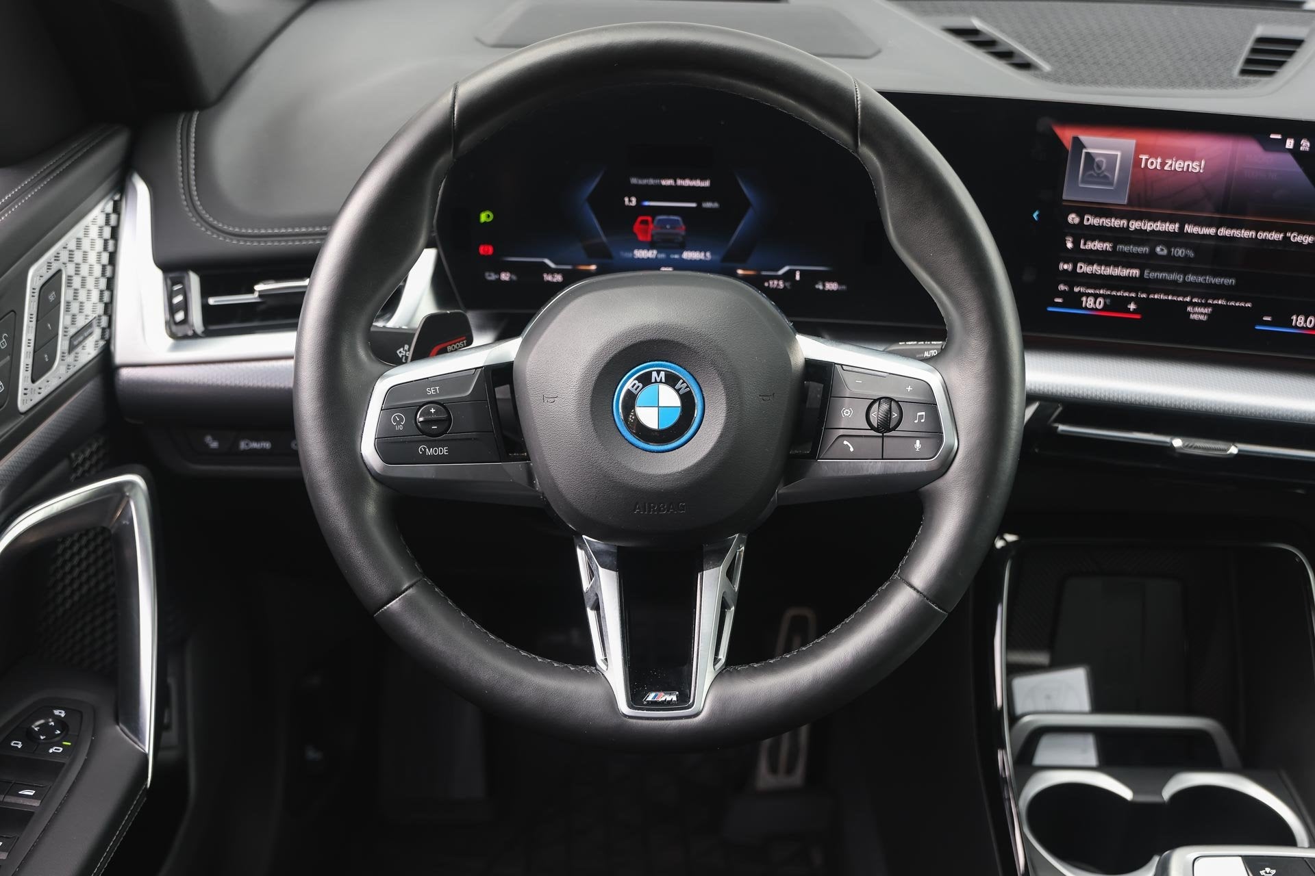 BMW iX1 xDrive30 M Sport / Trekhaak / Panoramadak / Sportsto, Auto's, Gebruikt, Zwart, Met garantie (alle), 24 min