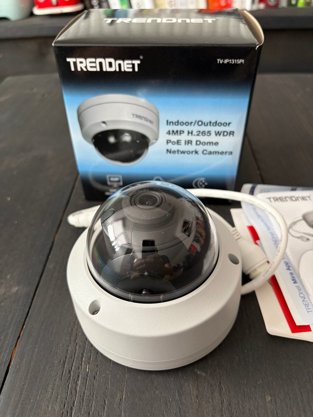 TRENDnet Indoor/Outdoor 4MP H.265 WDR PoE IR Dome Camera, Ophalen of Verzenden, Zo goed als nieuw, Buitencamera