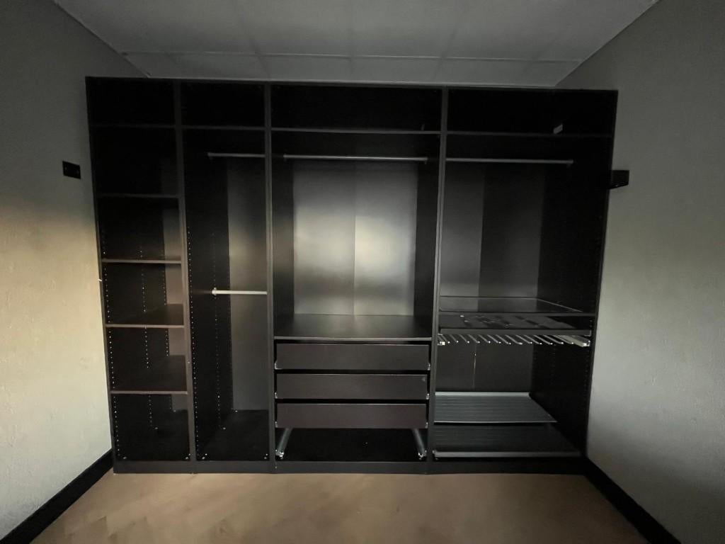 IKEA PAX Kledingkast 300x58x236 - €499 – Bezorgen & Montage