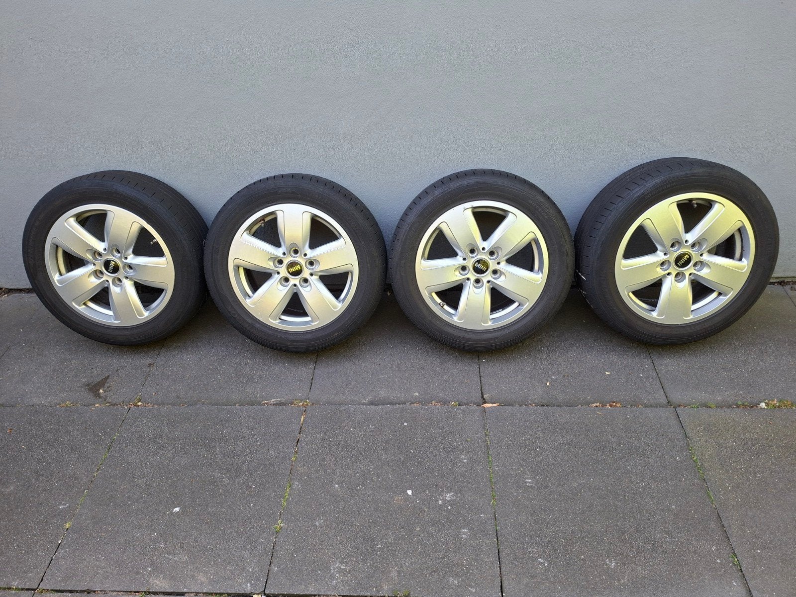 Mini Cooper 16 inch velgen met Hankook zomerbanden, Ophalen, Gebruikt, 16 inch, Banden en Velgen
