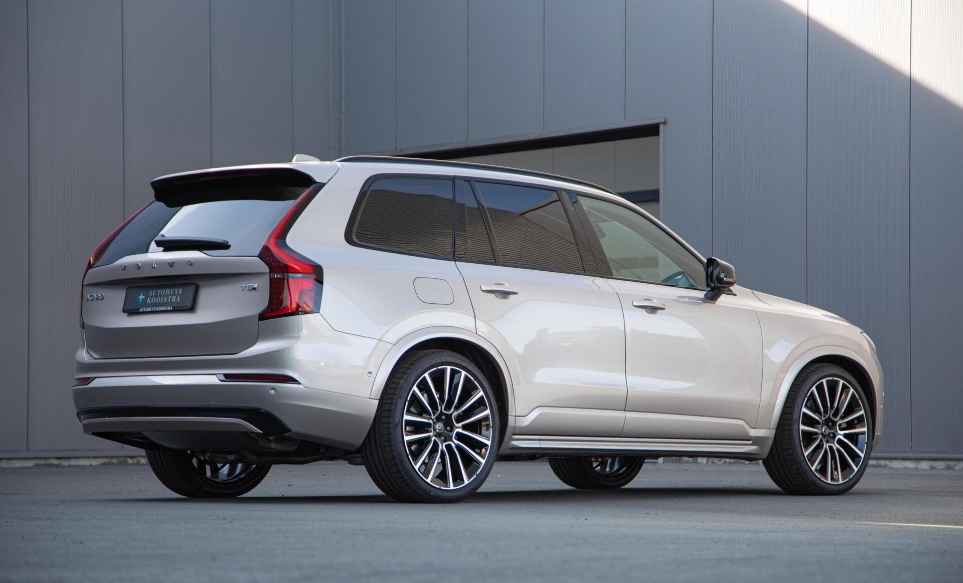 Volvo XC90 2.0 T8 Plug-in hybrid AWD Ultra Dark Full Option, Auto's, Dealer onderhouden, Gebruikt, Zwart, 4 cilinders