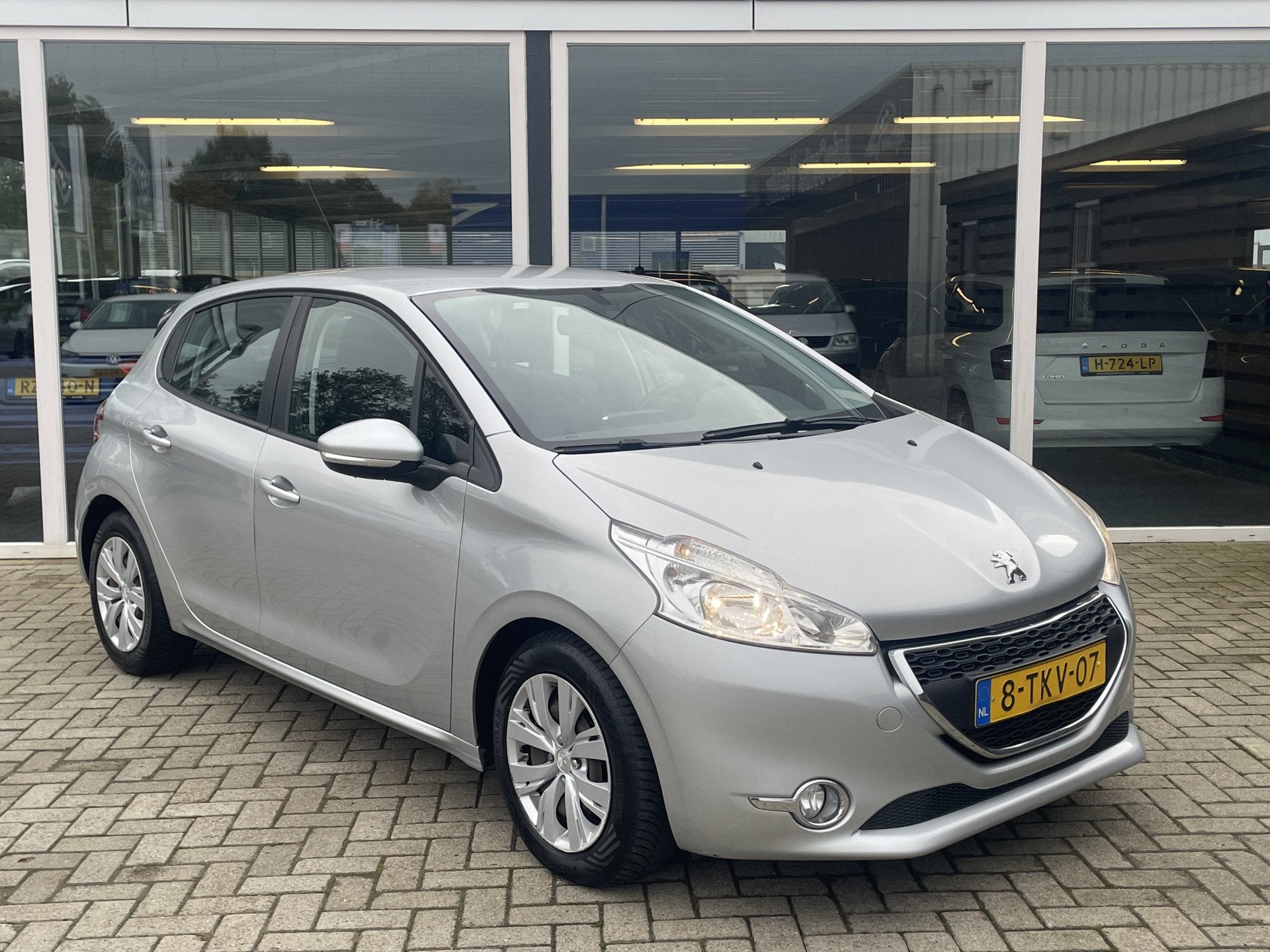 Peugeot 208 1.6 e-HDi Blue Lease Airco / Navi / Trekhaak, Auto's, Peugeot, Voorwielaandrijving, Euro 5, Gebruikt, 4 cilinders