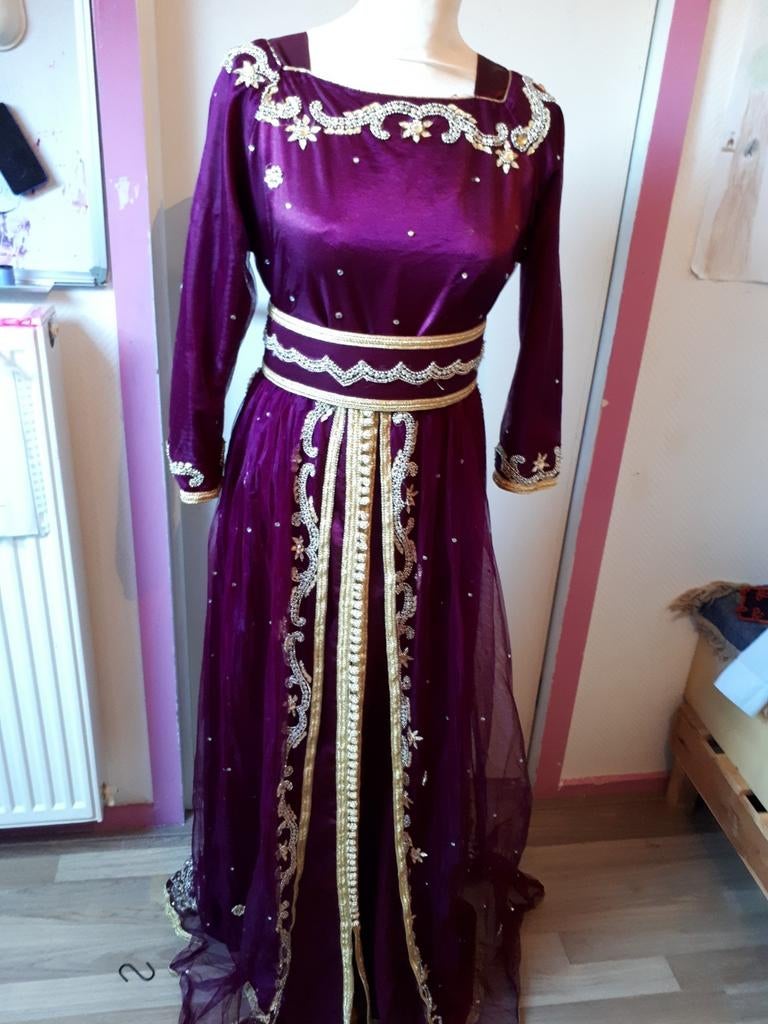 Takchita Sari Aubergine kleur Maat M/L, Kleding | Dames, Jurken, Maat 38/40 (M), Paars, Ophalen of Verzenden, Zo goed als nieuw