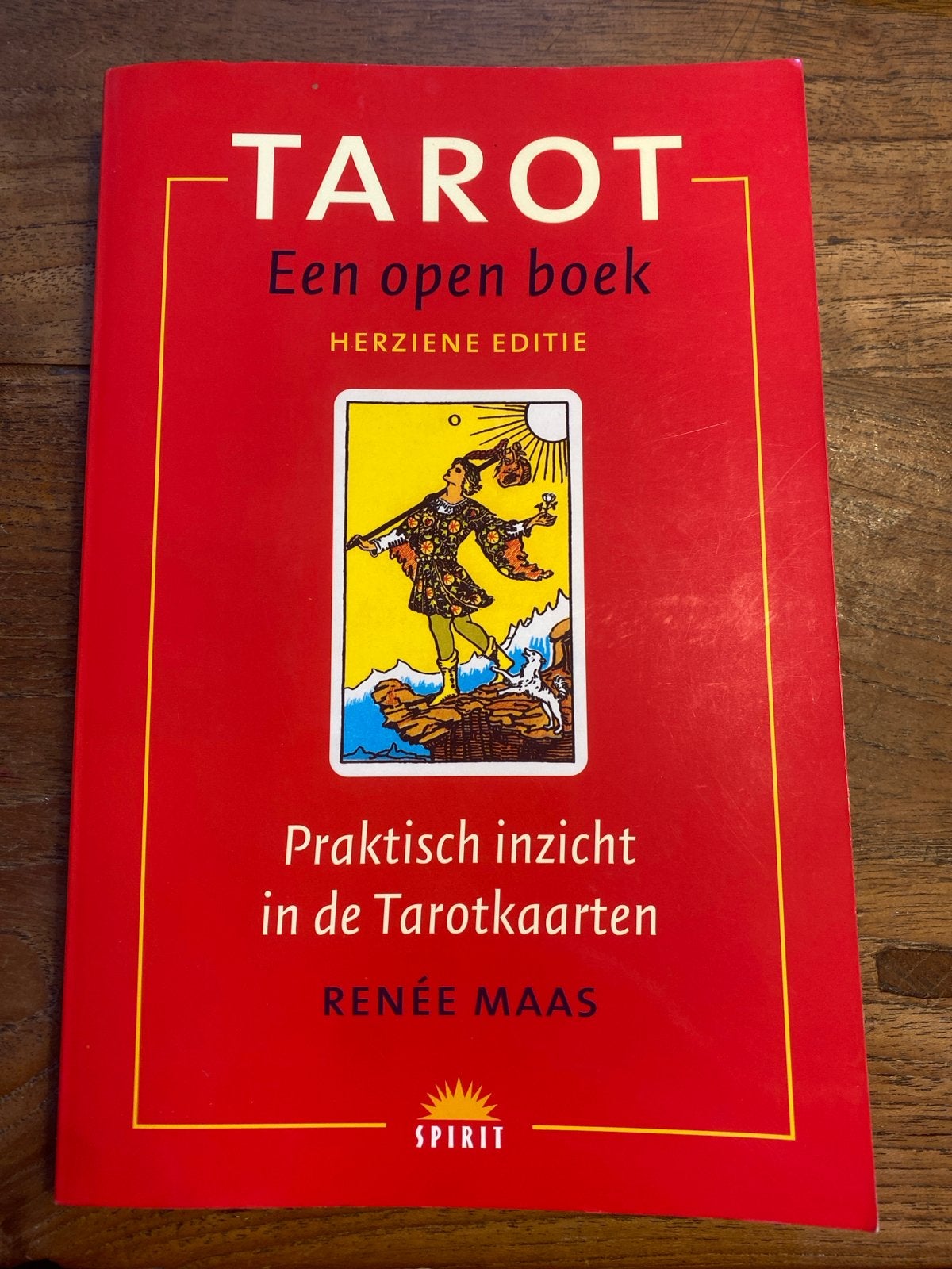 Tarot: Een open boek - Praktisch inzicht in de Tarotkaarten, Boeken, Esoterie en Spiritualiteit, Ophalen of Verzenden, Zo goed als nieuw